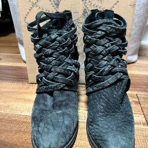 FREE PEOPLE Gray-Black Distressed Leather CARRERA Ankle Boots EUR 38